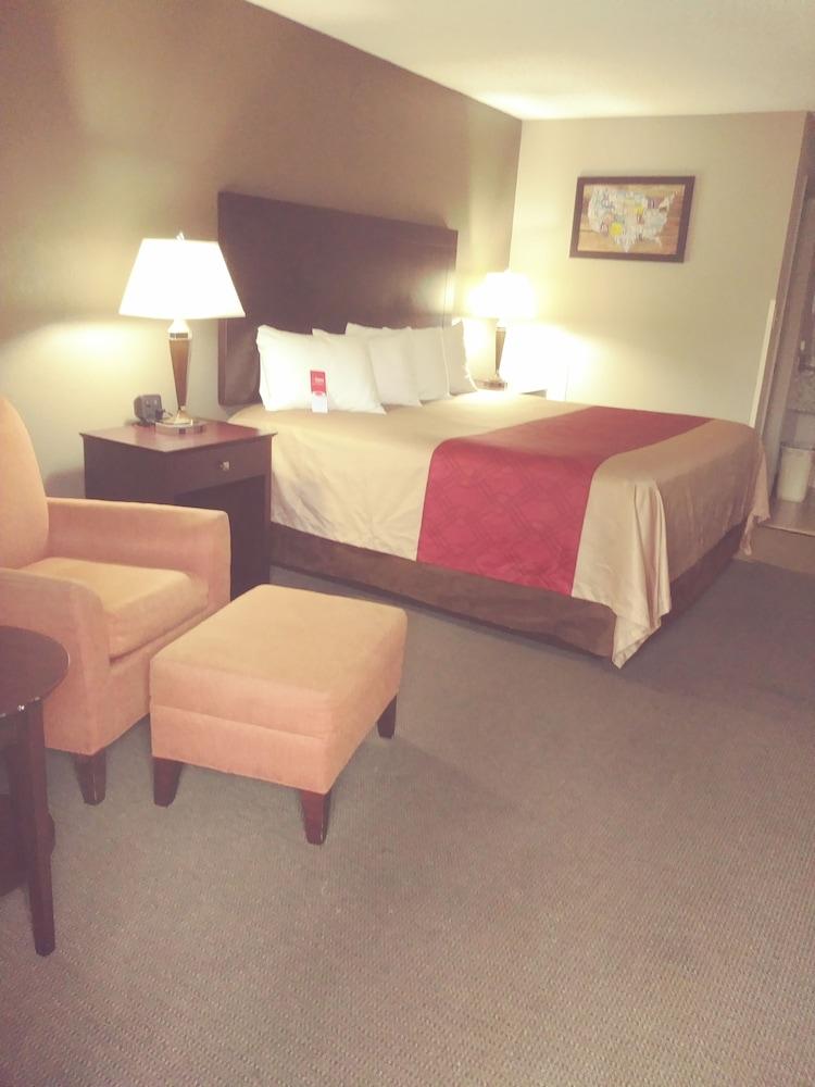 Brentwood Inn & Suites photo 24