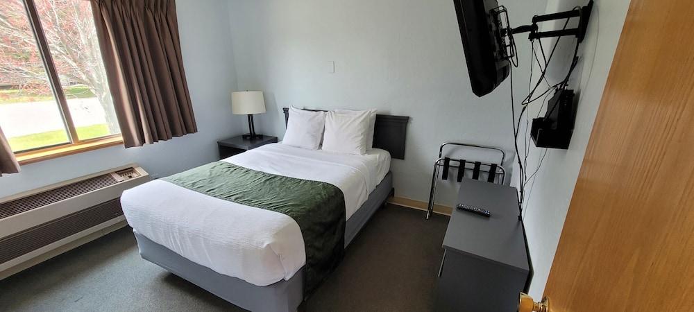 Pictured Rocks Inn & Suites photo 22
