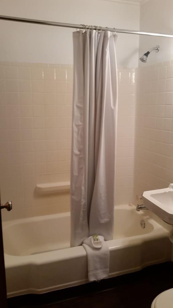 Mystic Valley Inn photo 28
