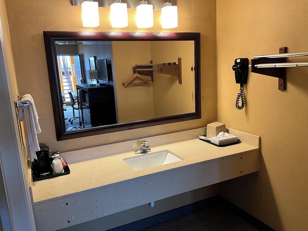 Executive inn & Suites photo 8