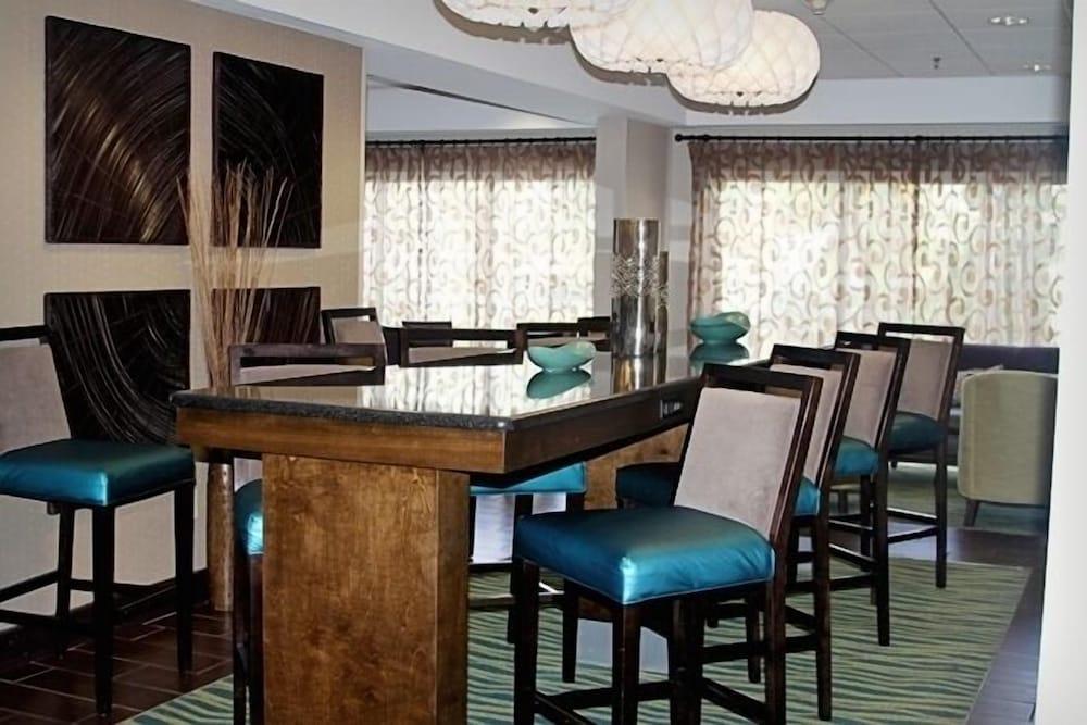 Hampton Inn Tampa/Rocky Point-Airport photo 16