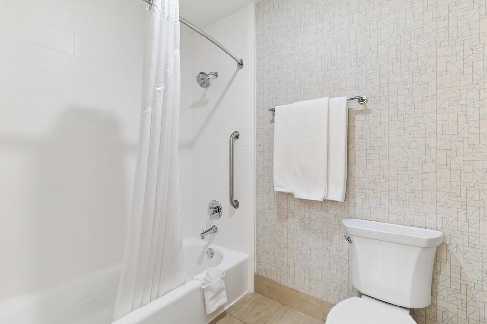 Holiday Inn Express & Suites Mountain View Silicon Valley by IHG photo 24