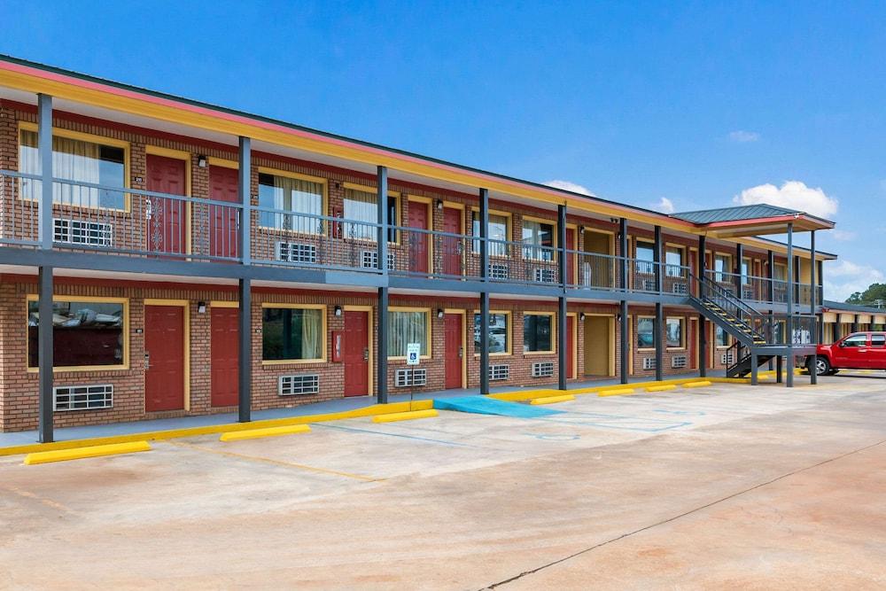 Econo Lodge Russellville photo 16