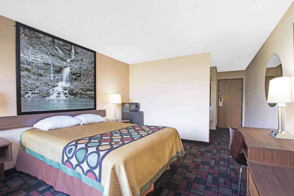 Super 8 by Wyndham Boonville photo 24