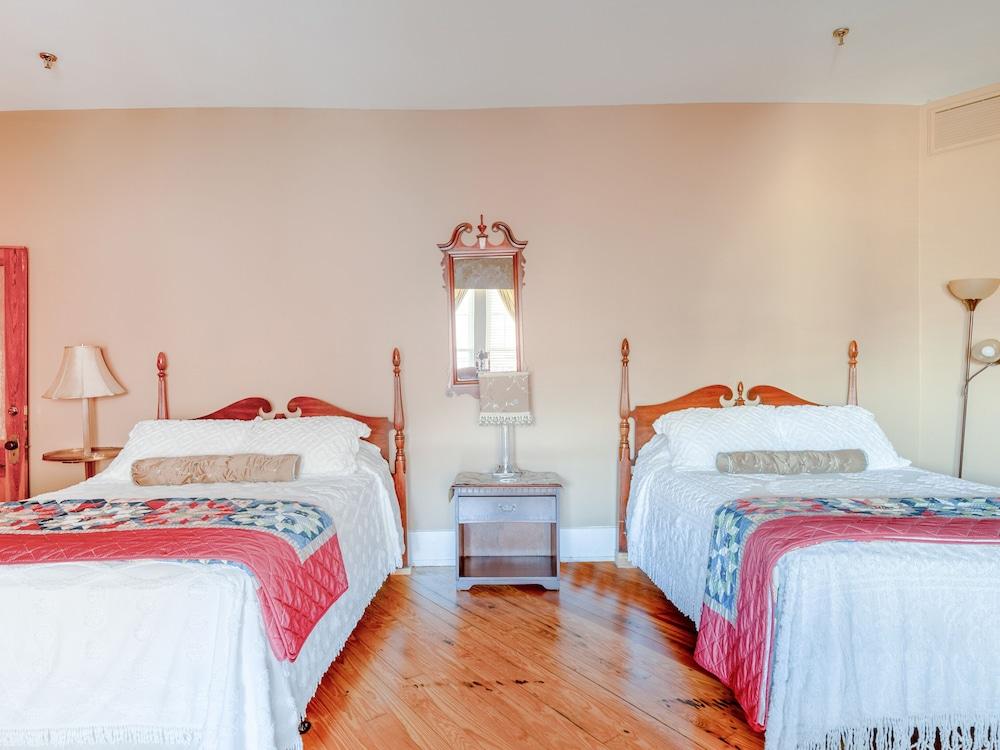 The Belmont Inn photo 15