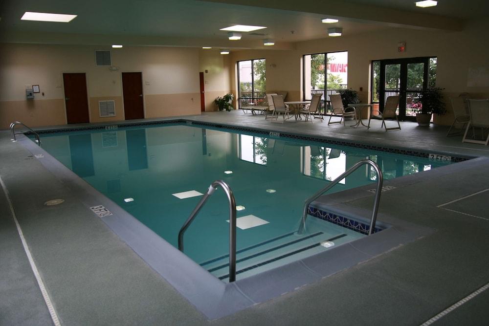 Hampton Inn Woodbridge photo 26