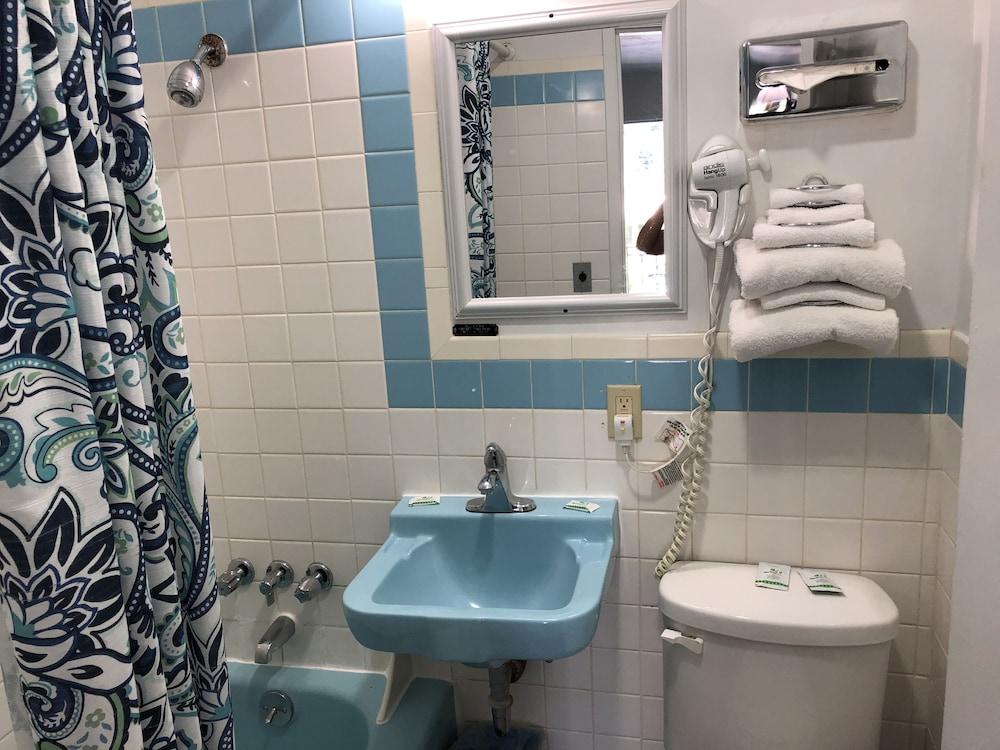 Best Budget Inn photo 33