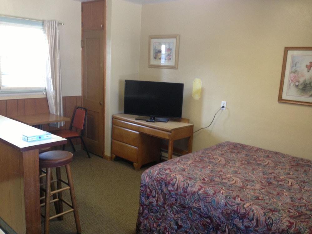 Jamestown Motel photo 16