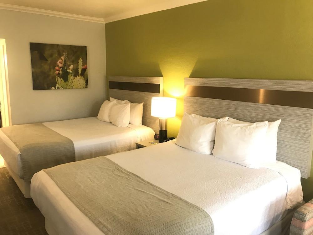 SureStay InnSuites Phoenix Hotel & Suites by Best Western photo 16