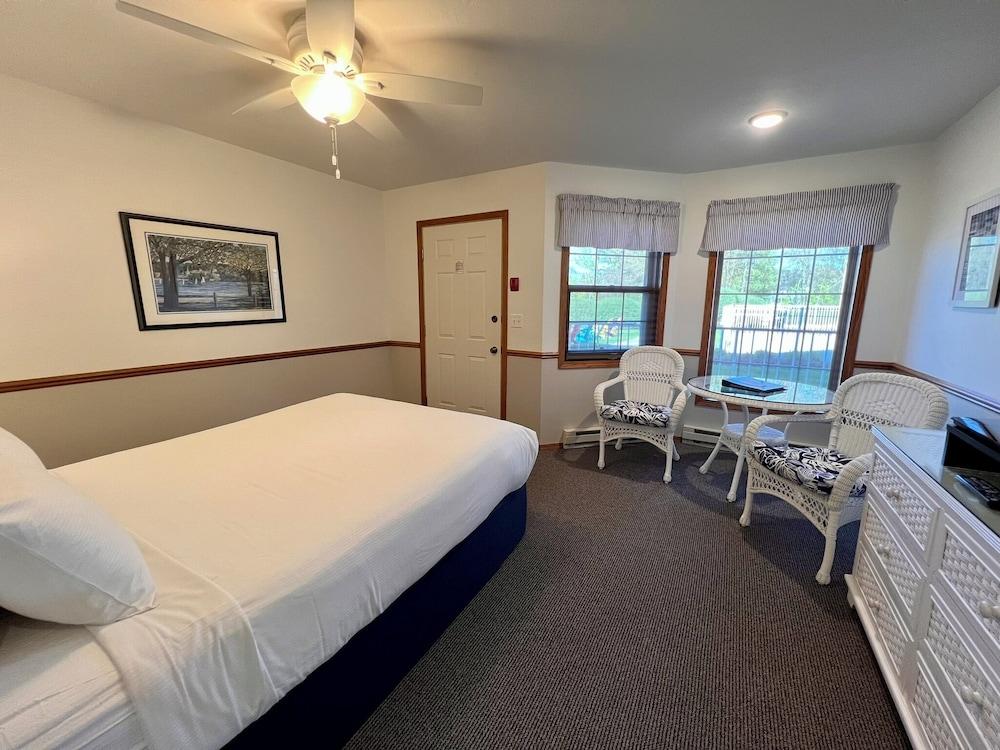 Bay Breeze Resort photo 76