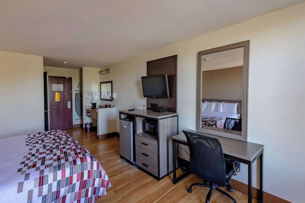 Clarion Pointe photo 25