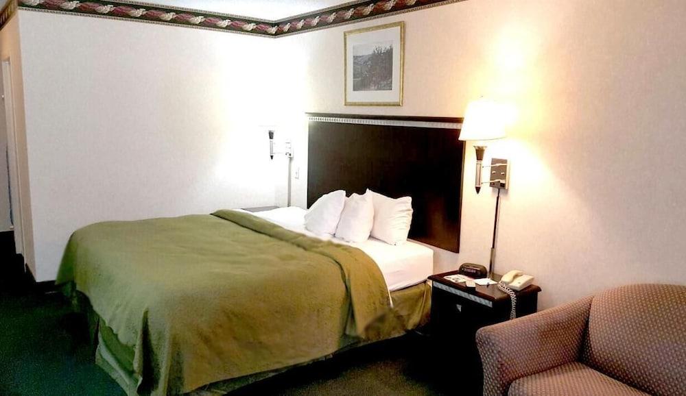 Red Carpet Inn & Suites photo 19