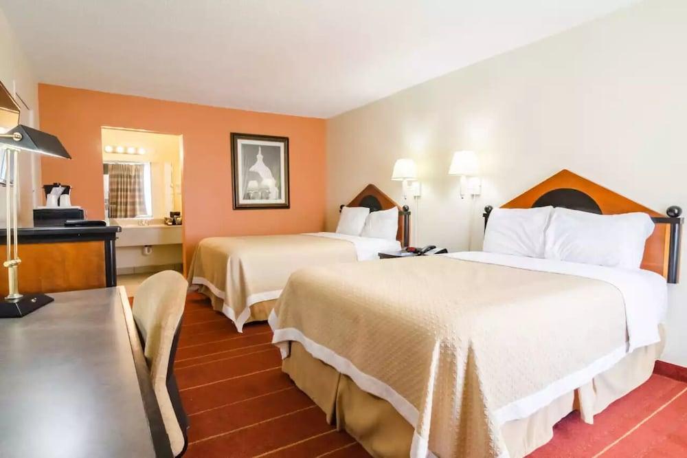 OYO Hotel Greensboro East I 40 photo 10