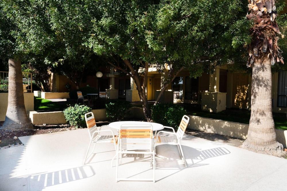 Travelodge by Wyndham Phoenix North photo 6