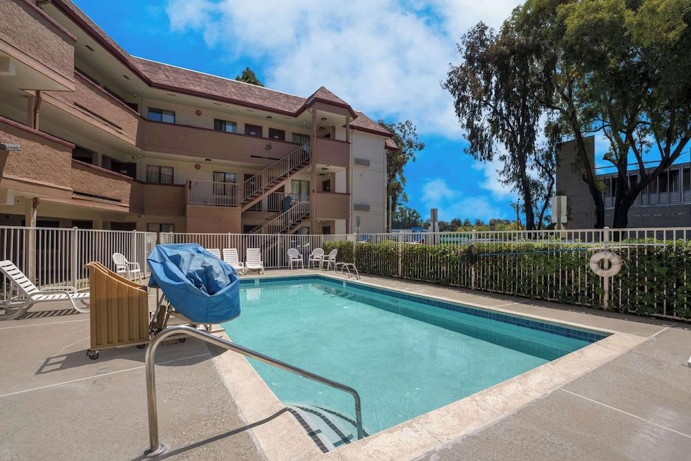 Econo Lodge Vallejo Fairgrounds photo 27