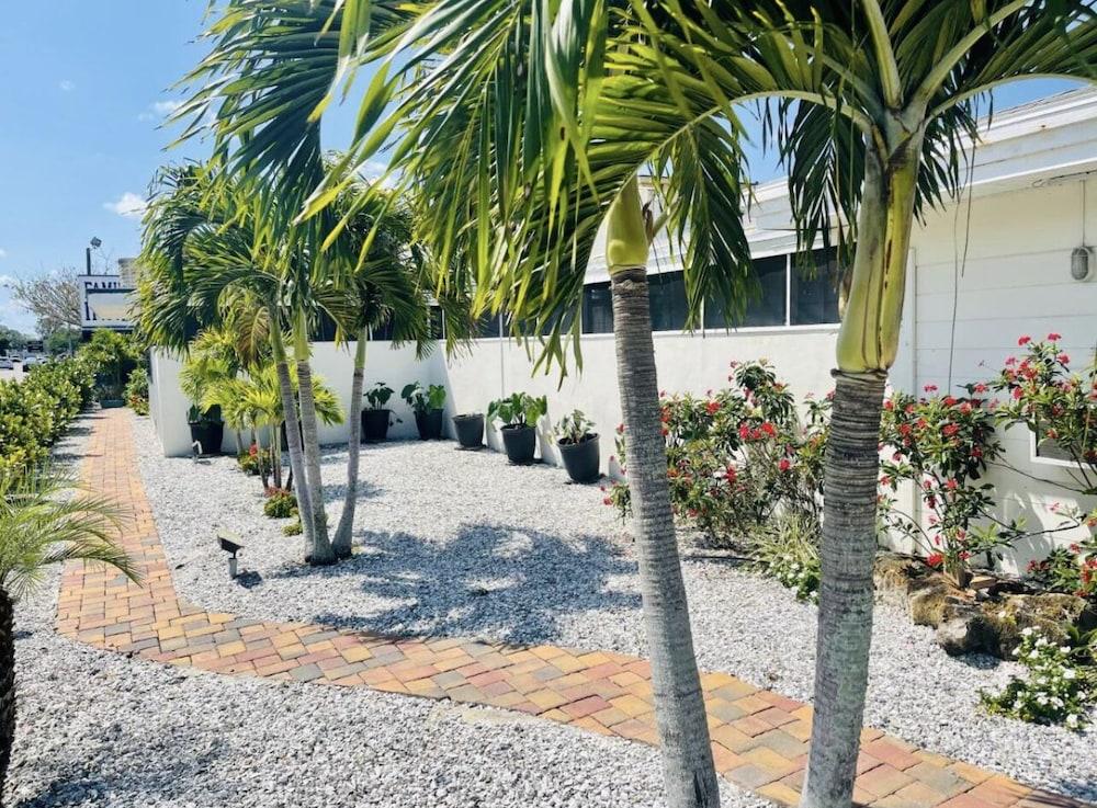 Siesta Inn photo 13