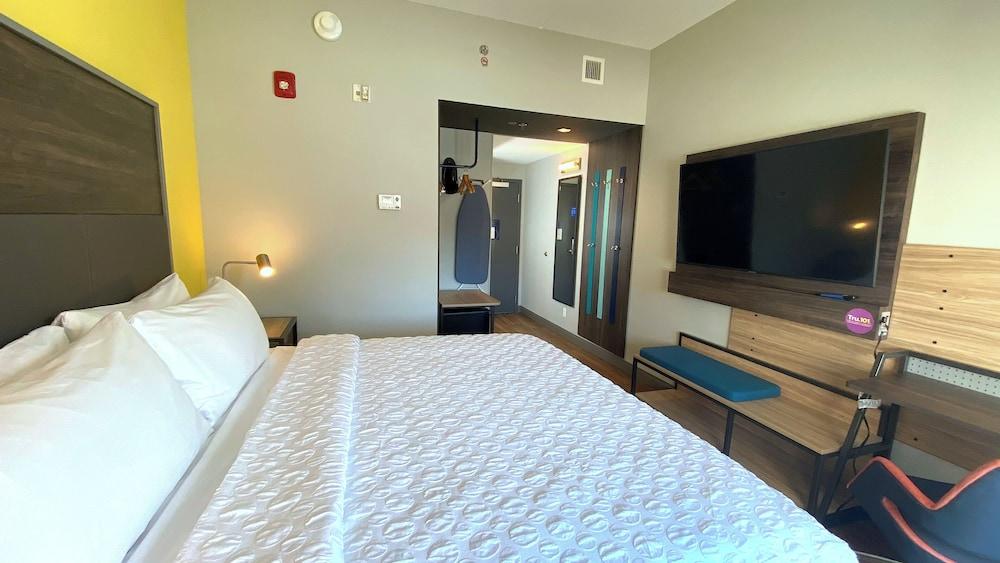 Tru By Hilton Baltimore Harbor East, MD photo 21