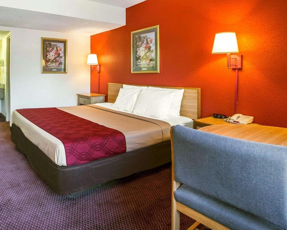 Econo Lodge Jonesboro - Atlanta South photo 29