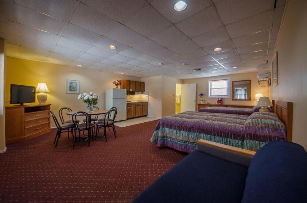 Compass Family Resort photo 9
