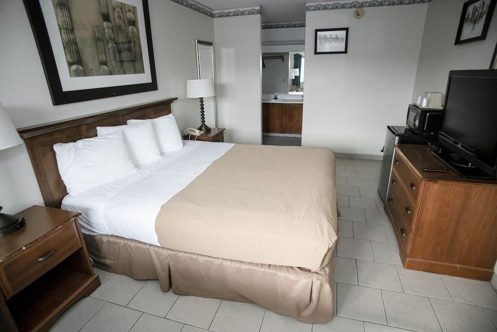 Pacific Inn photo 15