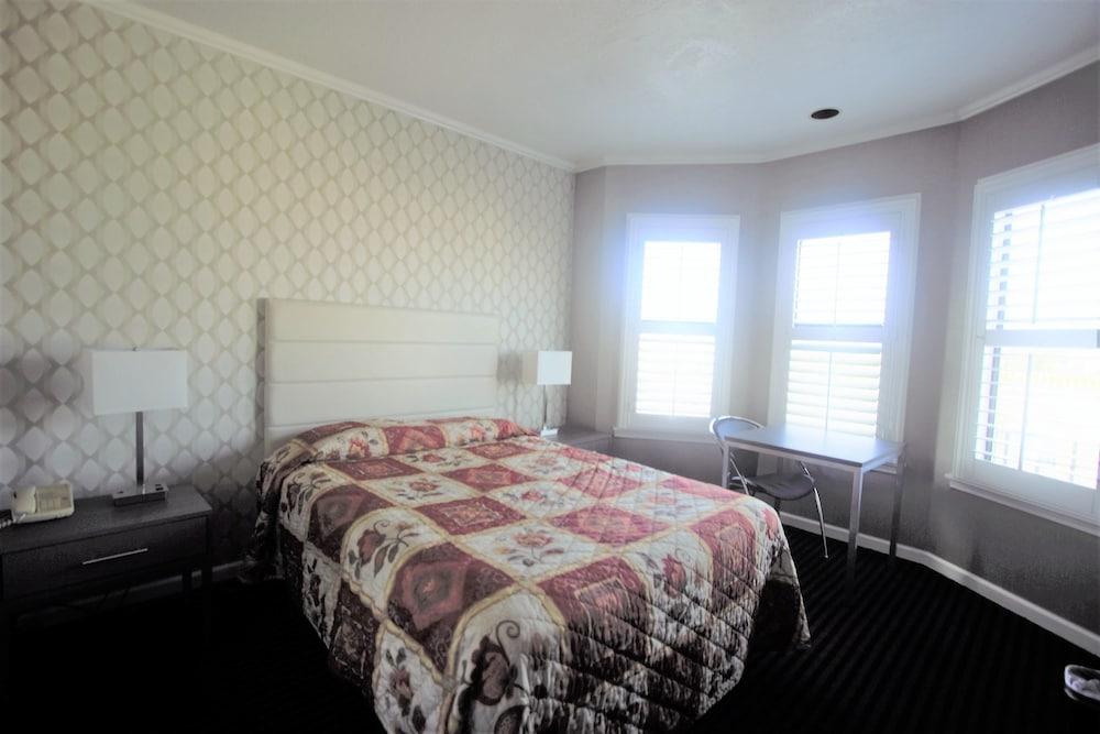 Alpha Inn & Suites photo 33