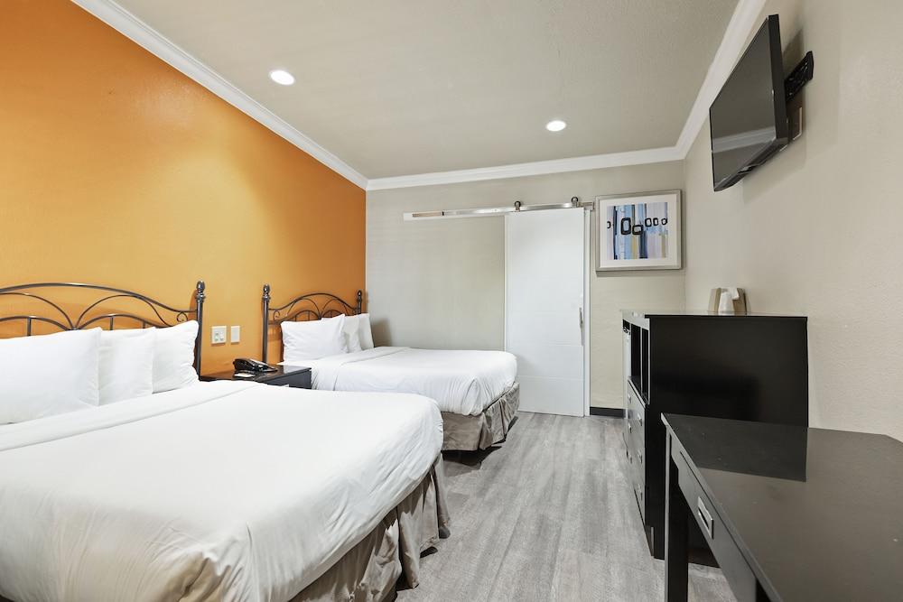 Le Blanc Inn & Suites photo 22