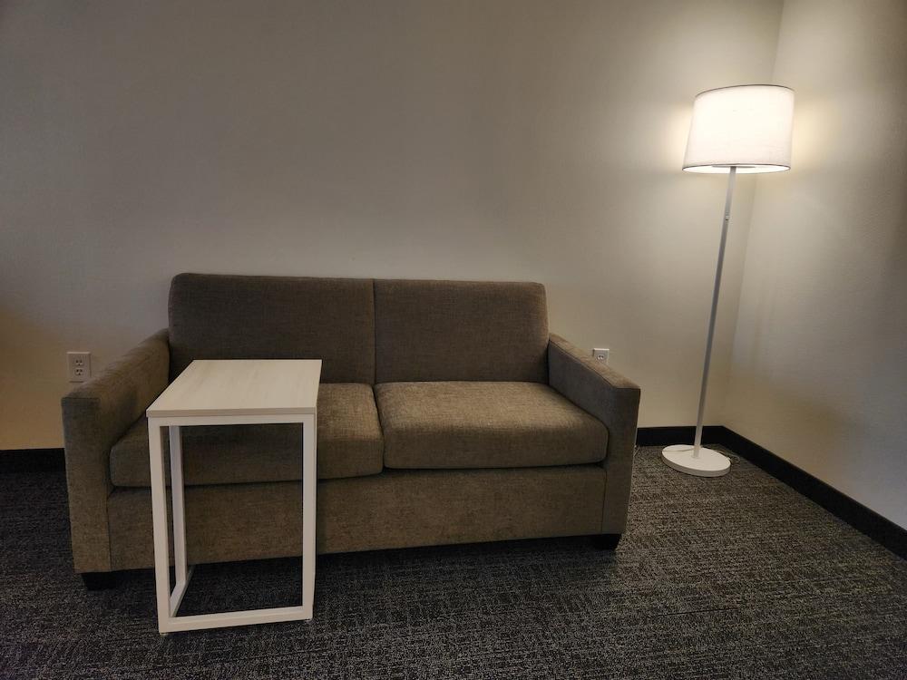 Spark by Hilton Rahway photo 17