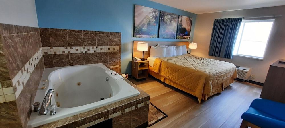 Days Inn by Wyndham Neenah photo 5