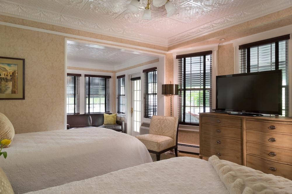 Chateau Inn and Suites photo 24