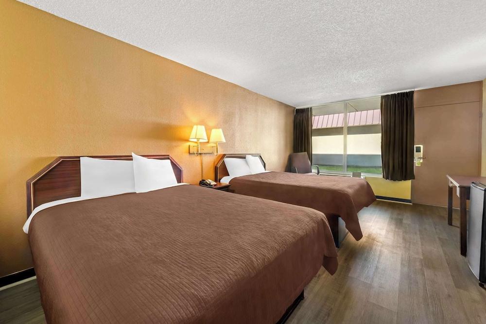 Rodeway Inn Monroe photo 24