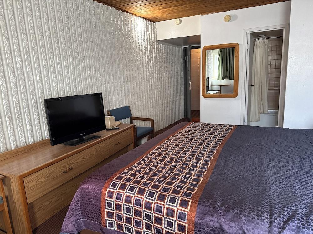 Smartwood Inn photo 31