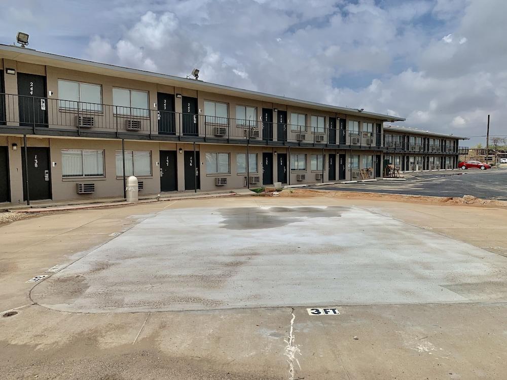 Rodeway Inn Midland South photo 45