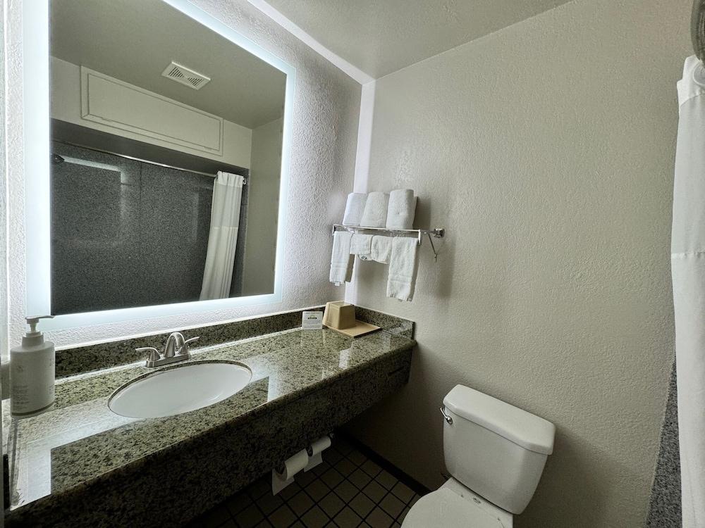 Days Inn by Wyndham Van Horn TX photo 20