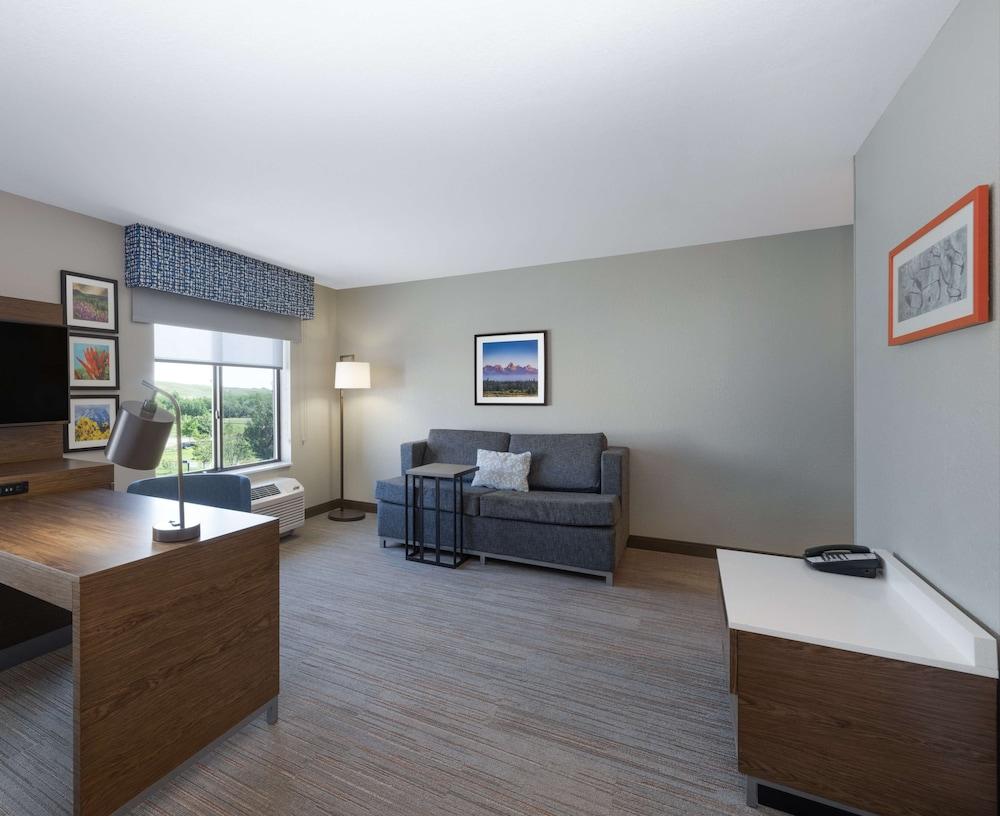 Hampton Inn & Suites Casper photo 15