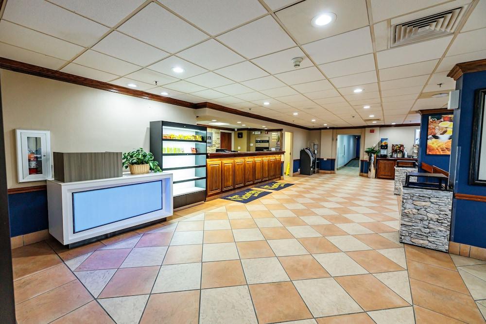 New Victorian Inn & Suites photo 3