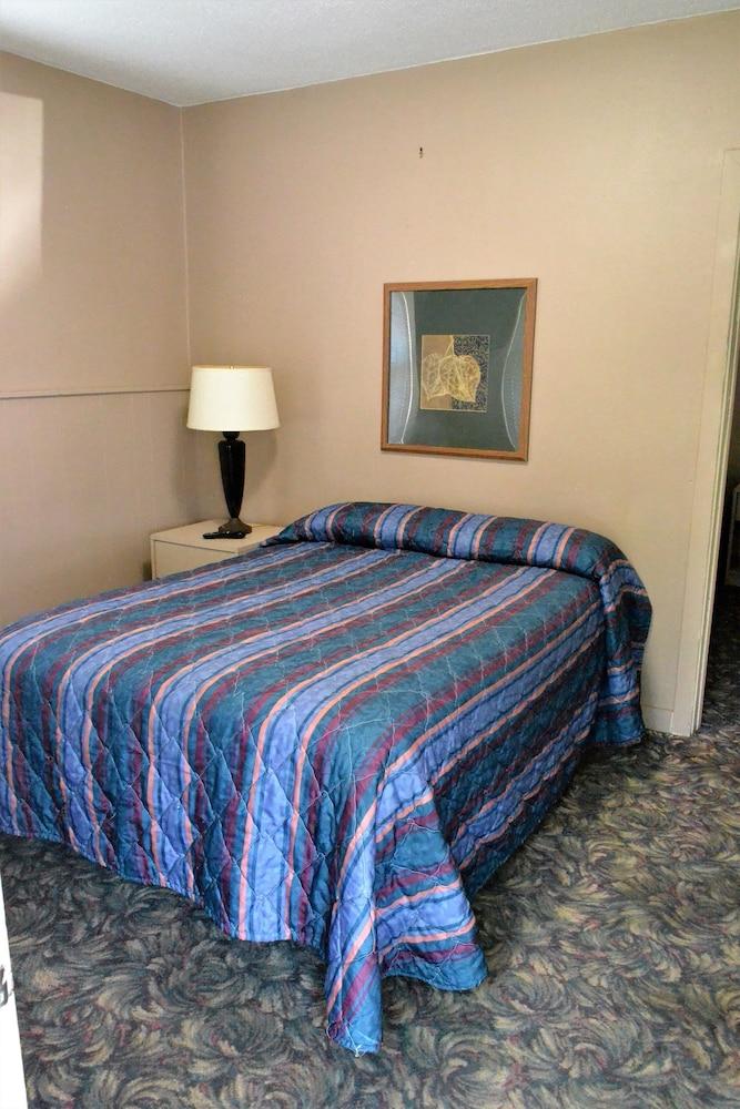 Innkeeper Motel photo 9