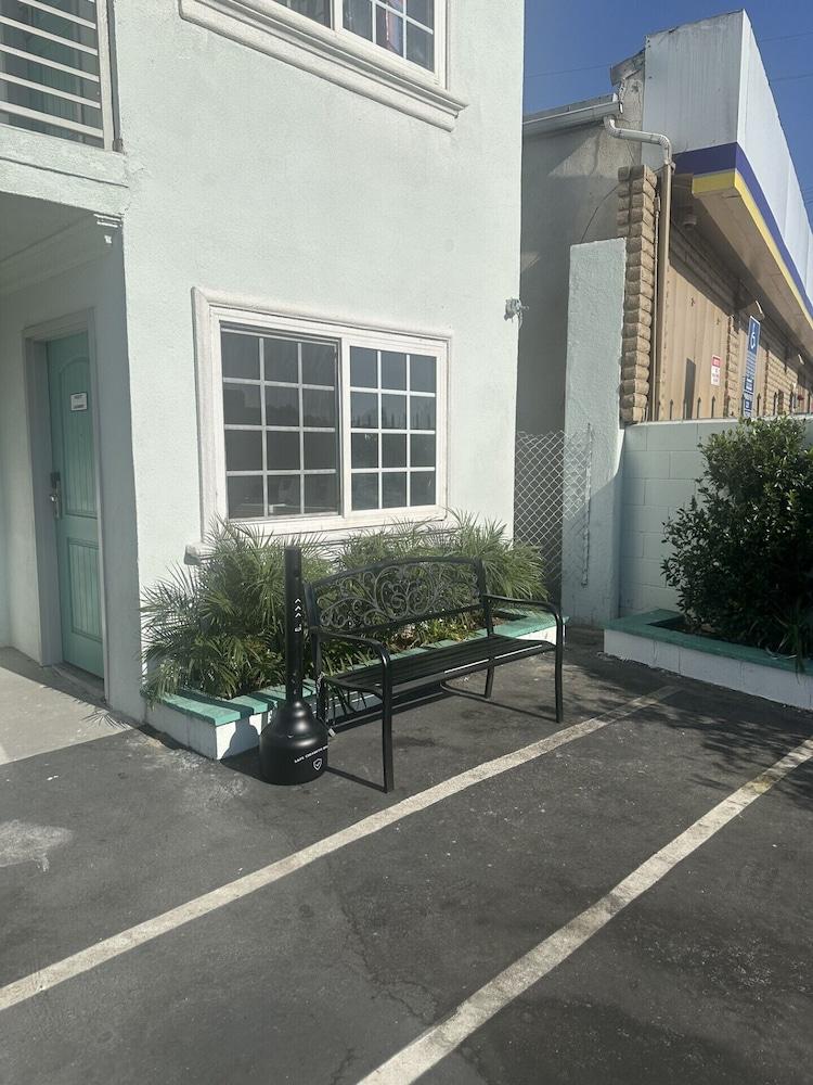 Super 8 by Wyndham Oceanside Downtown photo 97