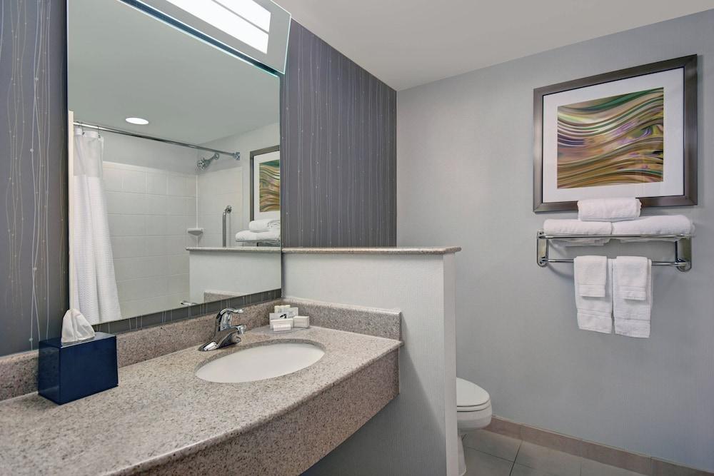 Courtyard by Marriott Raynham photo 23