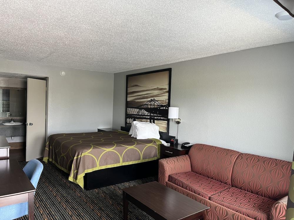 Super 8 by Wyndham Meridian photo 12