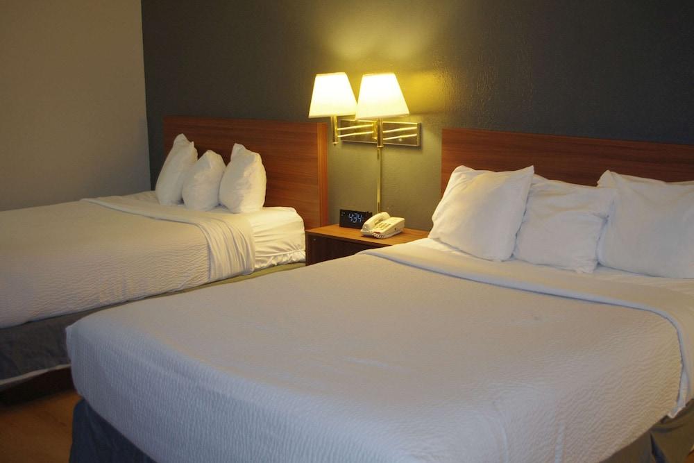 Econo Lodge El Paso, IL photo 17