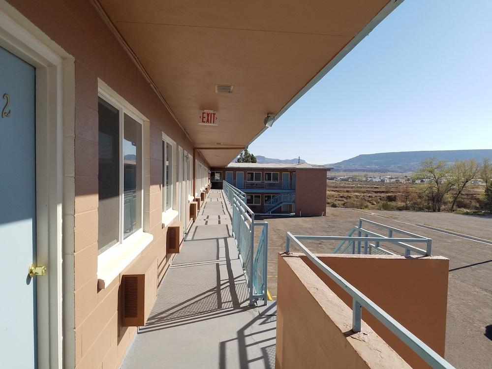 Leisure Lodge Motel — hotel in Grants