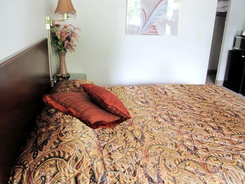 Hudson Manor Inn photo 9