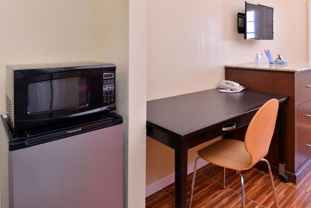 Scottish Inns & Suites photo 24