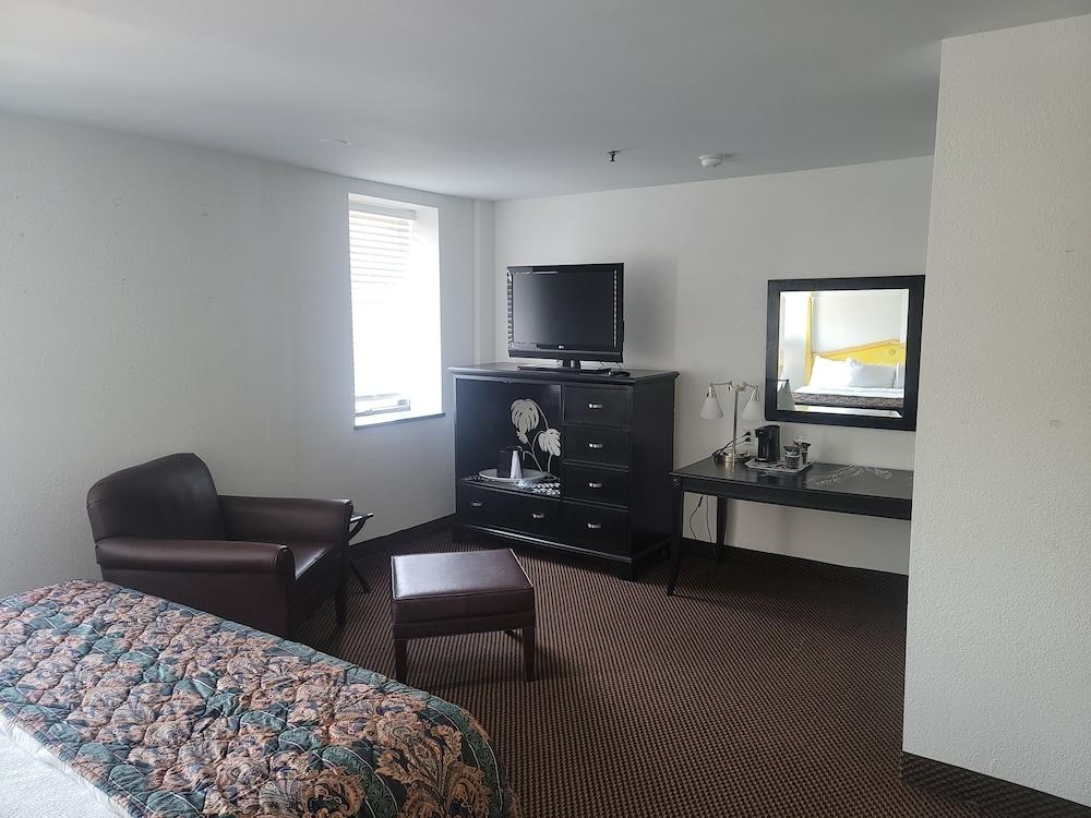 The McLure Hotel and Conference Center photo 12