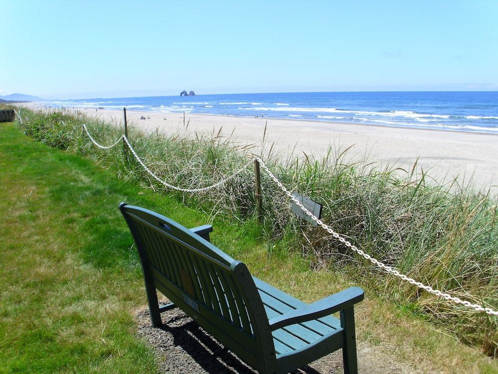 Rockaway Beach Resort photo 2