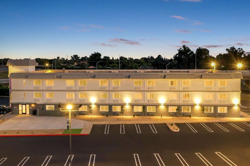 Spark by Hilton Modesto photo 1