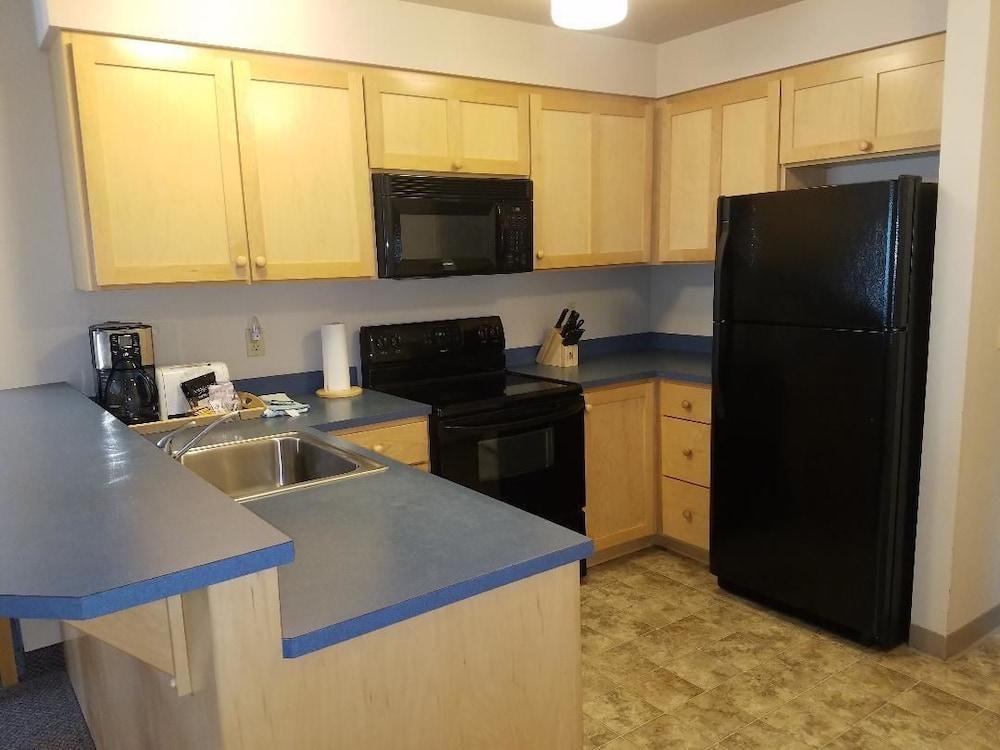 Sea Breeze Court photo 2