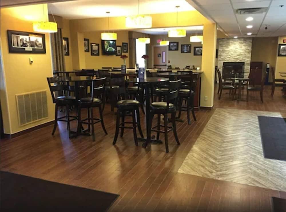 A Victory Hotel & Suites photo 4