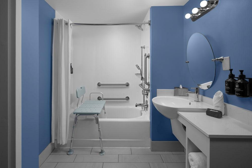 Hotel Indigo Mount Pleasant by IHG photo 15