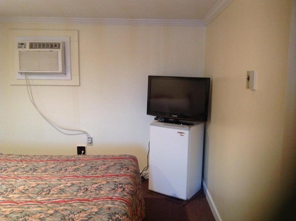 The Tides Motel photo 22
